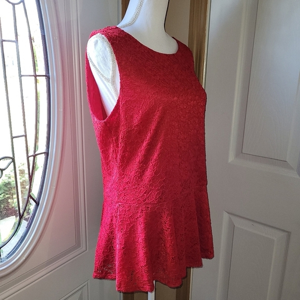 NWT Red Floral Lace Sleeveless Peplum Top Ellen Tracy Size Medium - Picture 4 of 15